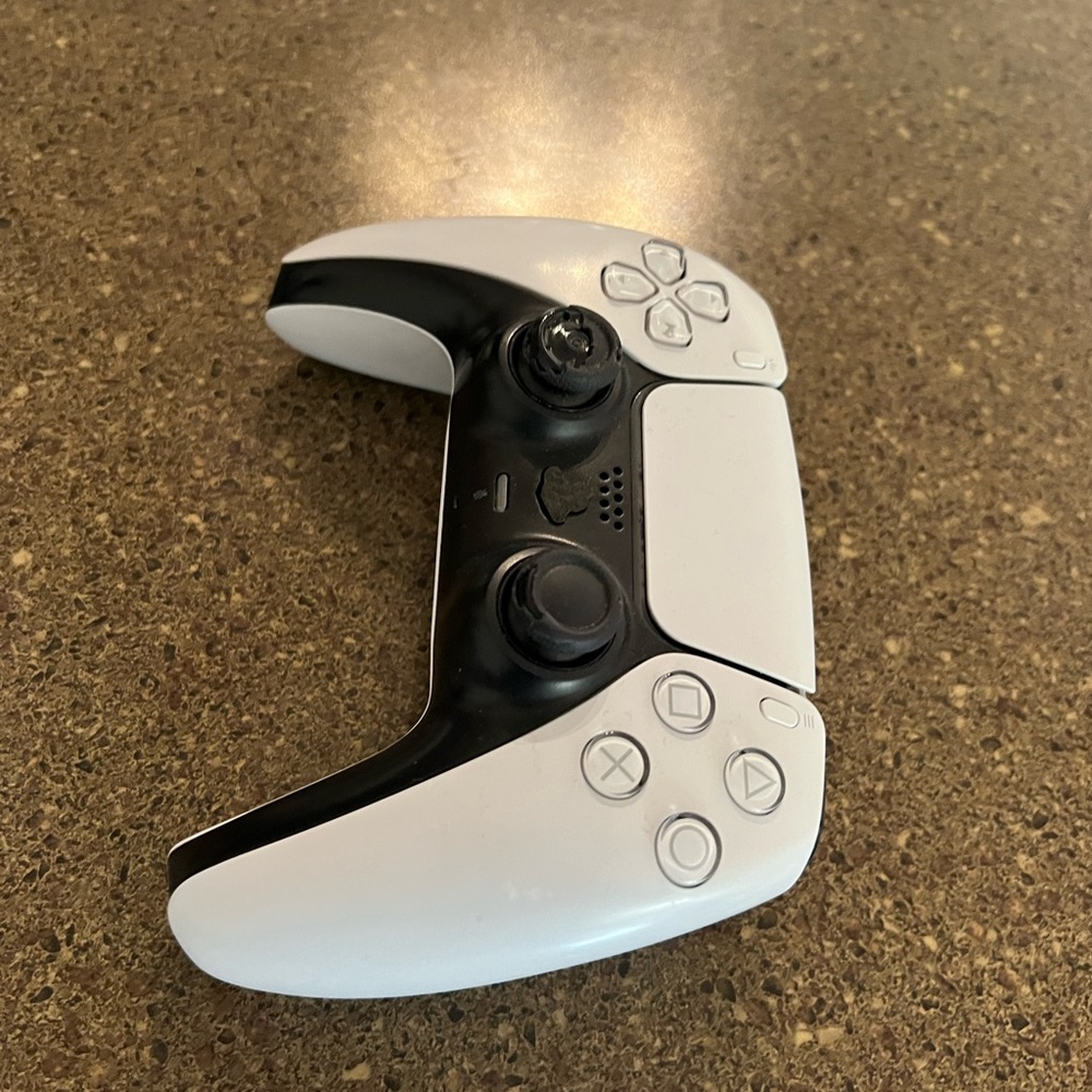 Sony PlayStation, five white controller